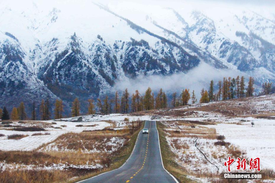 秋深まるカナス景勝區(qū)、まるでファンタジーの世界　新疆