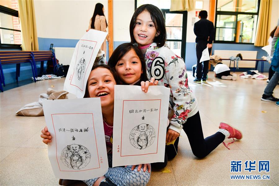 中國無形文化遺産「木版水印」技術(shù)をフランスの小學(xué)校で