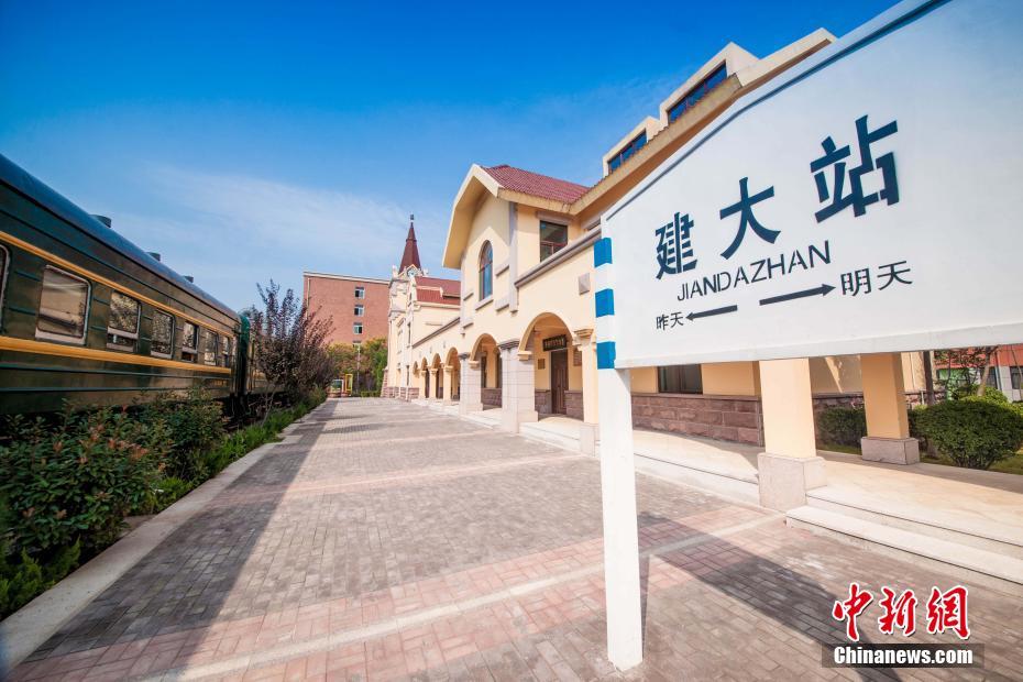 山東の大學(xué)発「列車レストラン」が話題に