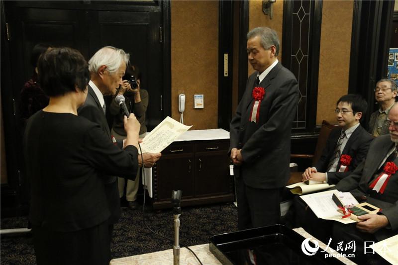 中國(guó)人翻訳家の時(shí)衛(wèi)國(guó)氏が日本で翻訳特別賞受賞　中國(guó)人初受賞の快挙