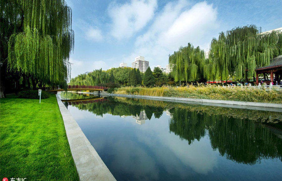 區(qū)政府の整備により美しい景色に生まれ変わった月亮河　北京