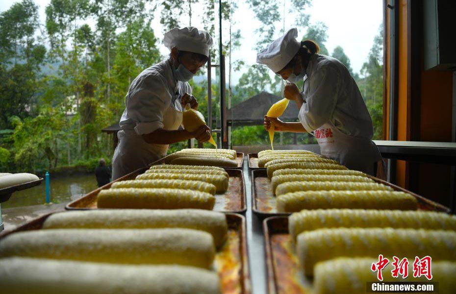 巨大饅頭が破格の1個(gè)1元　饅頭店には長(zhǎng)蛇の列　重慶市