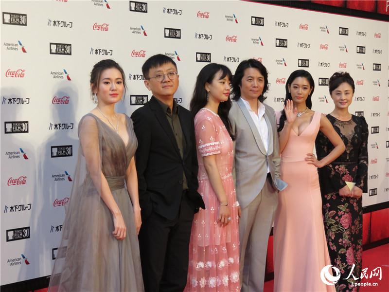 第30回東京國(guó)際映畫(huà)祭開(kāi)幕　中日の映畫(huà)人がレッドカーペットに登場(chǎng)