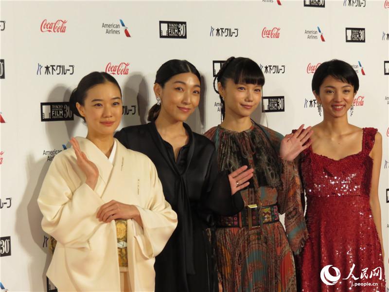 第30回東京國際映畫祭開幕　中日の映畫人がレッドカーペットに登場