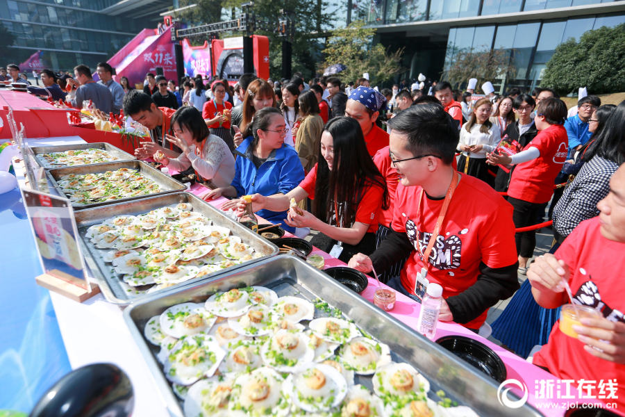天貓、ダブル11の景気づけに社員に世界各國のグルメふるまう