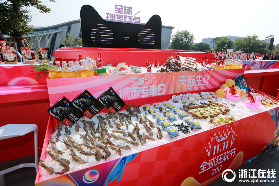 天貓、ダブル11の景気づけに社員に世界各國(guó)のグルメふるまう