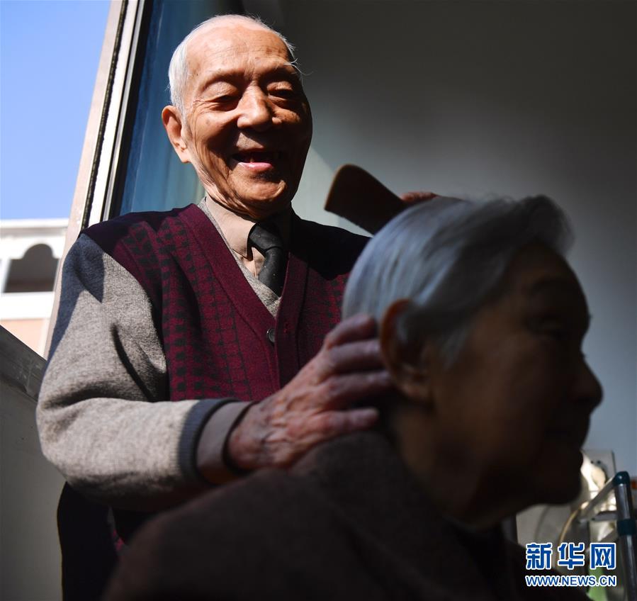 高齢者夫婦、支え合い寄り添い続けた72年間　 江西省