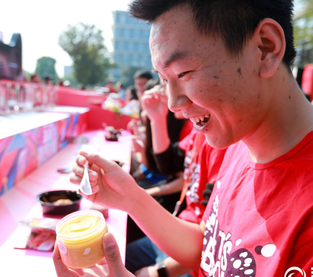 天貓、ダブル11の景気づけに社員に世界各國のグルメふるまう