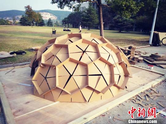 ダンボールで作り上げた夢の宿　中國鉱業(yè)大學建造コンテスト