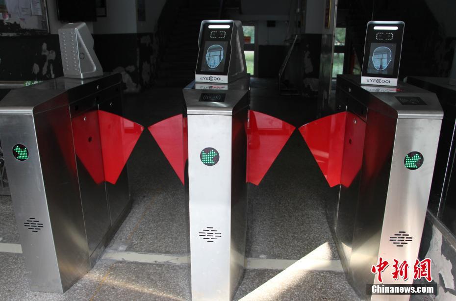 山東大學(xué)、學(xué)生寮の出入り口に顔認(rèn)証システムを?qū)?></a></td></tr><tr><td class=