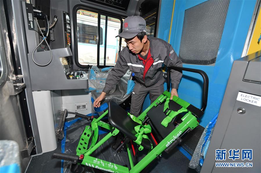 ラインオフした「メイド?イン?チャイナ」のボストン地下鉄車両