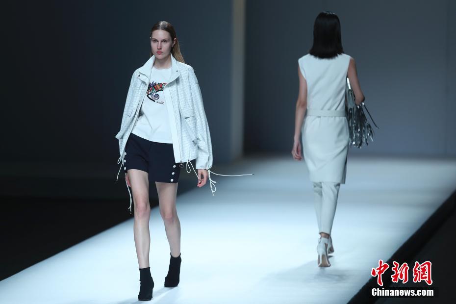 國(guó)際ブランドの夜　ローレルが北京でファッションショー