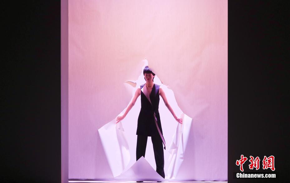 國(guó)際ブランドの夜　ローレルが北京でファッションショー