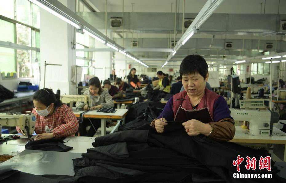 ネット通販イベント間近に迫り、フル稼働生産に入る四川省の「淘寶村」