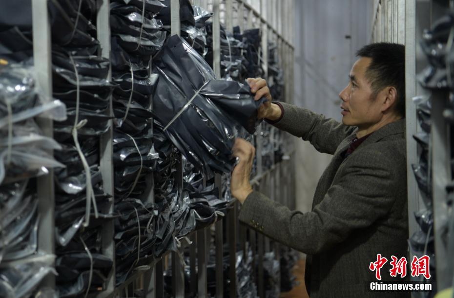 ネット通販イベント間近に迫り、フル稼働生産に入る四川省の「淘寶村」