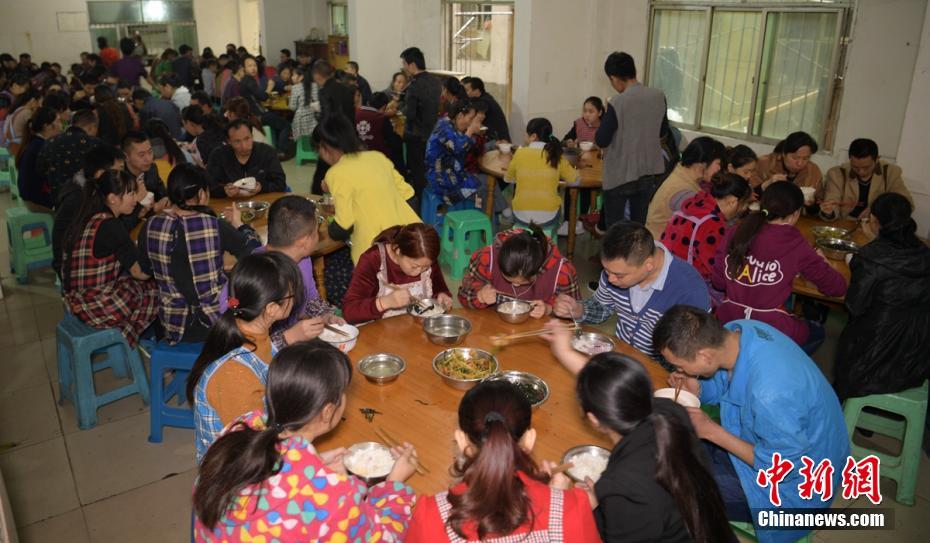 ネット通販イベント間近に迫り、フル稼働生産に入る四川省の「淘寶村」