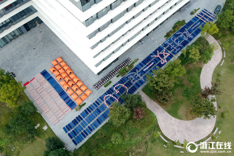 ダブル11に備え、アリババ社員たちに応援グッズ配布