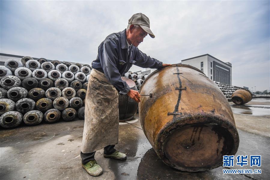 紹興酒の里で立冬に行われる冬の醸造作業(yè)　浙江省