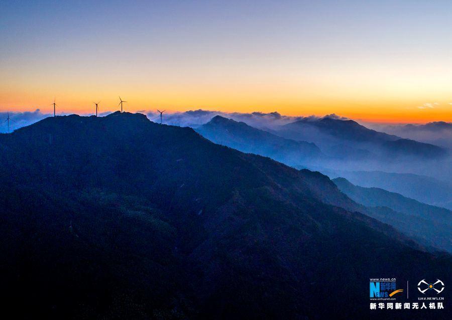 秋深まる黃柏山景勝地　色鮮やかな木々が描く美しい風(fēng)景