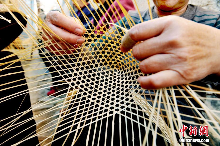 江西省の「竹笠村」、古くから伝わる工蕓技術(shù)が重要な収入源に