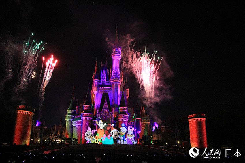 東京ディズニーランドでスペシャルイベント「クリスマス?ファンタジー」