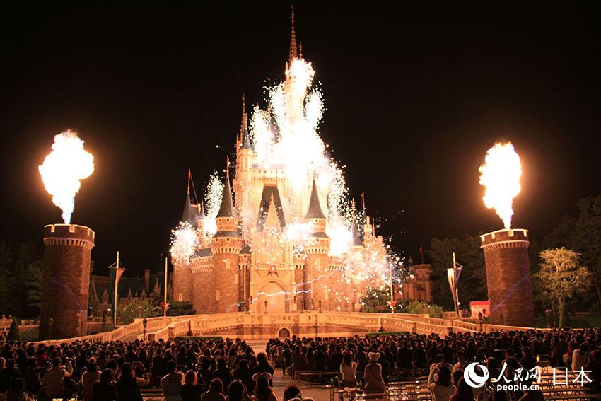 東京ディズニーランドでスペシャルイベント「クリスマス?ファンタジー」