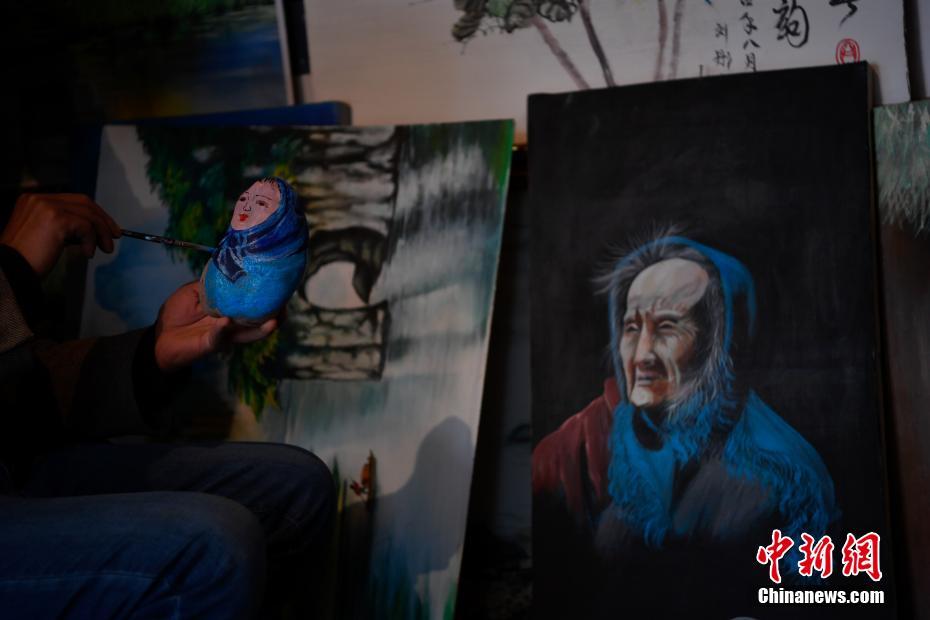 ジャガイモに絵を描く雲(yún)南省の農(nóng)民蕓術(shù)家がネット有名人に