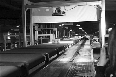 小包自動仕分けシステム、1時間で7萬2000個を処理