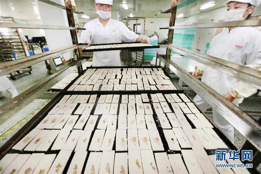 ほんのりした甘みが口に広がる人気の伝統(tǒng)菓子　江蘇省南通市