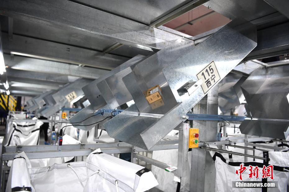 いよいよダブル11、小包仕分けロボット「小黃人」がフル稼働　安徽省