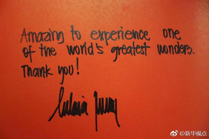 メラニア夫人が萬(wàn)里の長(zhǎng)城を見學(xué)