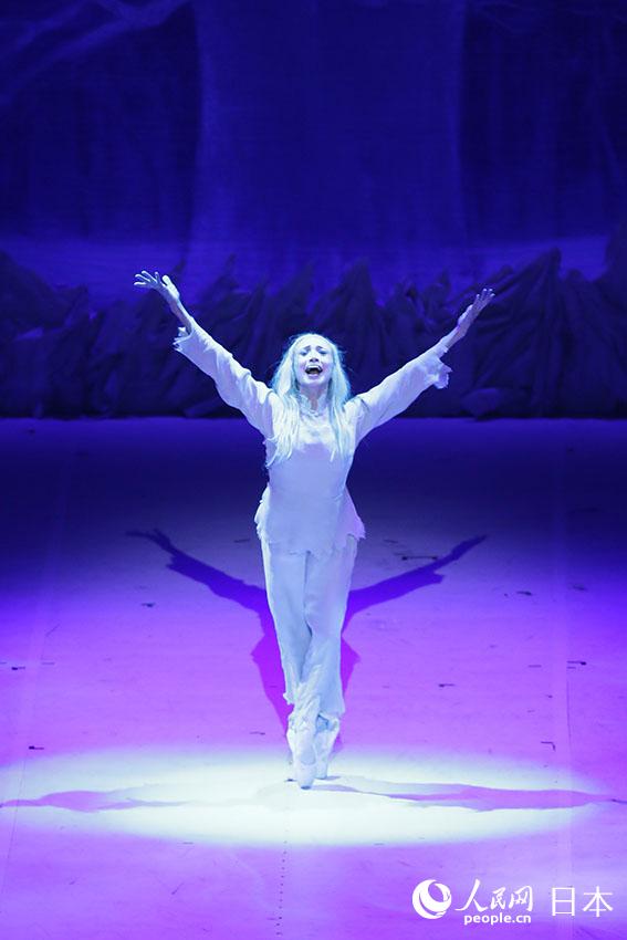 東京で現(xiàn)地時間11月9日、「新『白毛女』全幕」でヒロイン?喜児を演じる松山バレエ団の森下洋子団長（(C)エー·アイ　平井晉）。