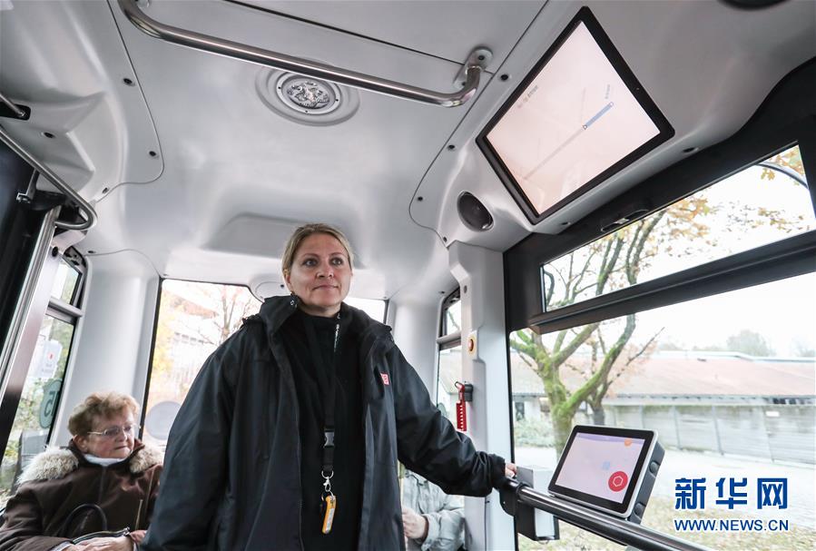 ドイツの村でスマート化された畫(huà)期的な自動(dòng)運(yùn)転バス初運(yùn)行