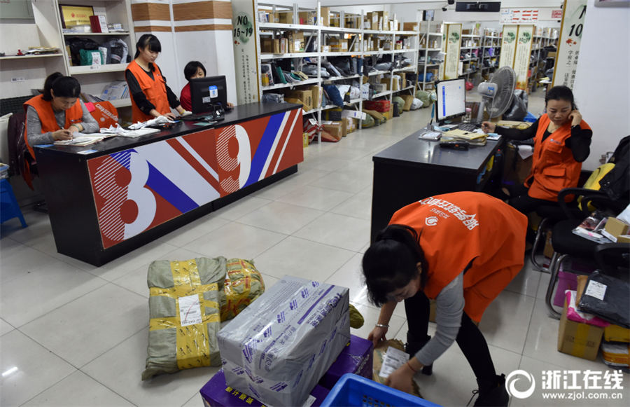 浙江大學の宅配物一時預かり所「ダブル11」の前と後　浙江省