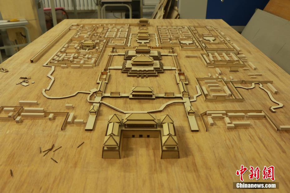 厳かな雰囲気を細かく再現(xiàn)　木の板で制作された故宮の模型　大連