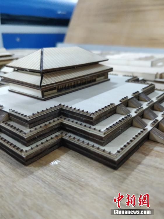 厳かな雰囲気を細(xì)かく再現(xiàn)　木の板で制作された故宮の模型　大連