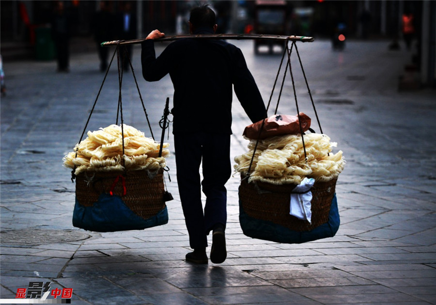 溫かみ溢れる昔ながらの古鎮(zhèn)　早朝の三河鎮(zhèn)　安徽省