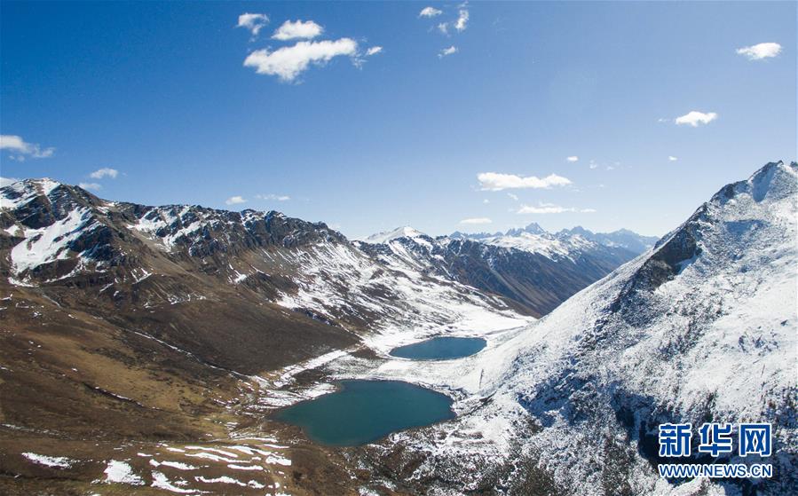 初冬を迎えた雅拉雪山、雄大な景色広がる　　四川省