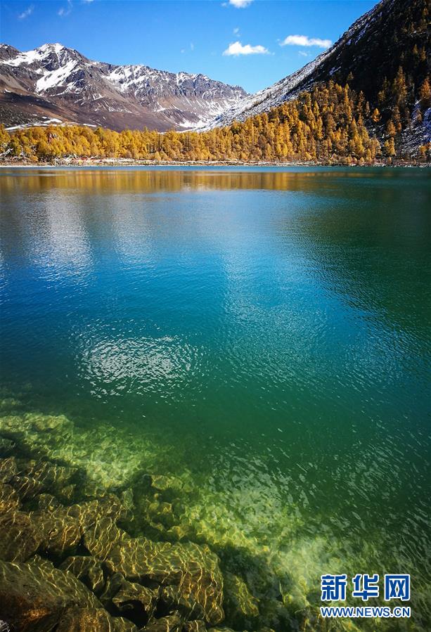 初冬を迎えた雅拉雪山、雄大な景色広がる　　四川省