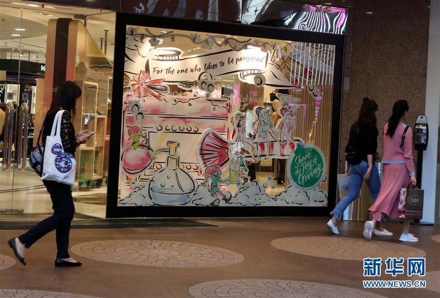 クリスマスムード一色の香港のショッピングモール