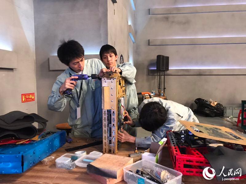 日本の高校チーム、中國のロボット格闘技大會に出場