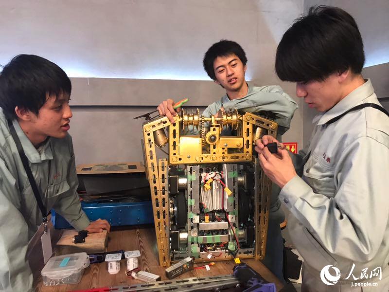 日本の高校チーム、中國(guó)のロボット格闘技大會(huì)に出場(chǎng)