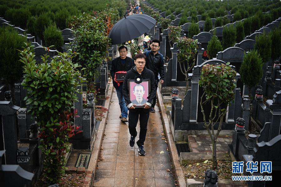 南京大虐殺事件の生存者、98人に