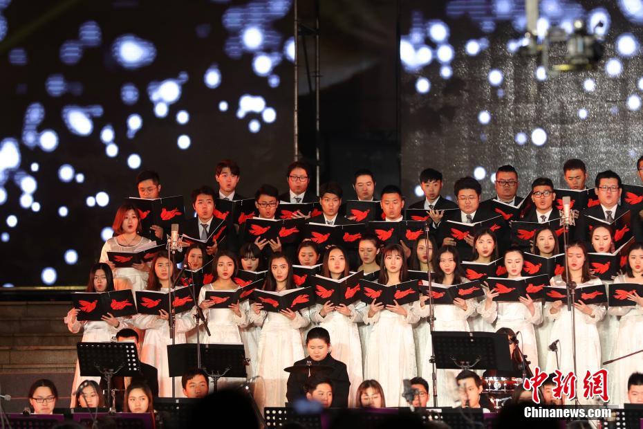 響く「平和への祈り」、詩歌で南京大虐殺の犠牲者弔う