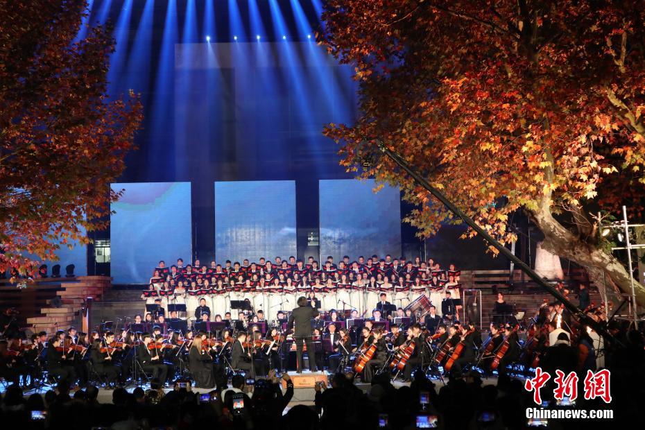 響く「平和への祈り」、詩歌で南京大虐殺の犠牲者弔う