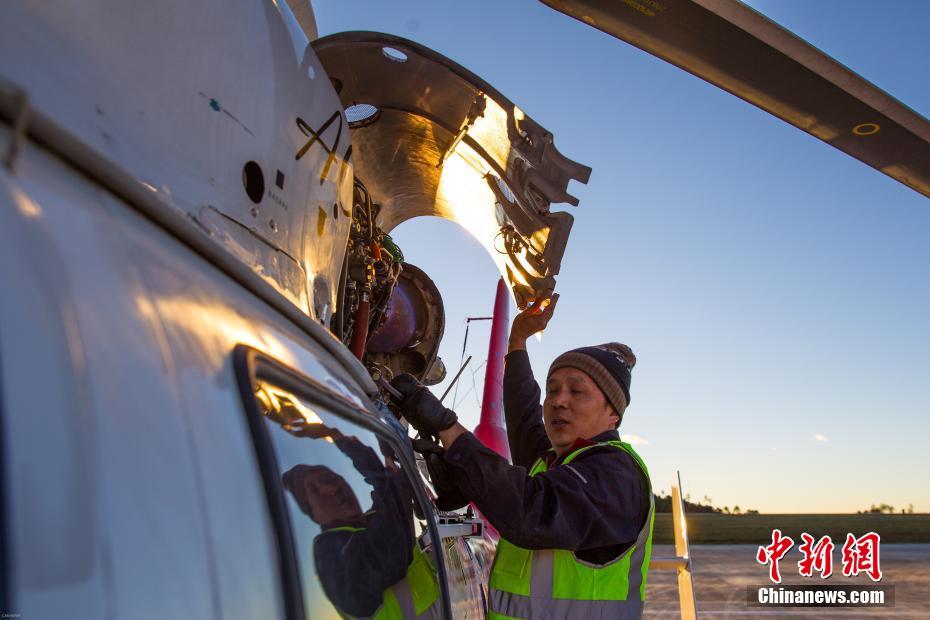 中國(guó)初の國(guó)産雙発軽量型民用ヘリコプター、高原でのテスト飛行に成功