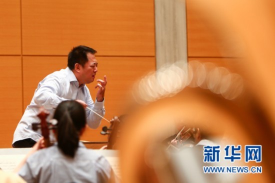 音楽で中日友好を築く——中國(guó)國(guó)家大劇院管弦楽団首席指揮の呂嘉氏