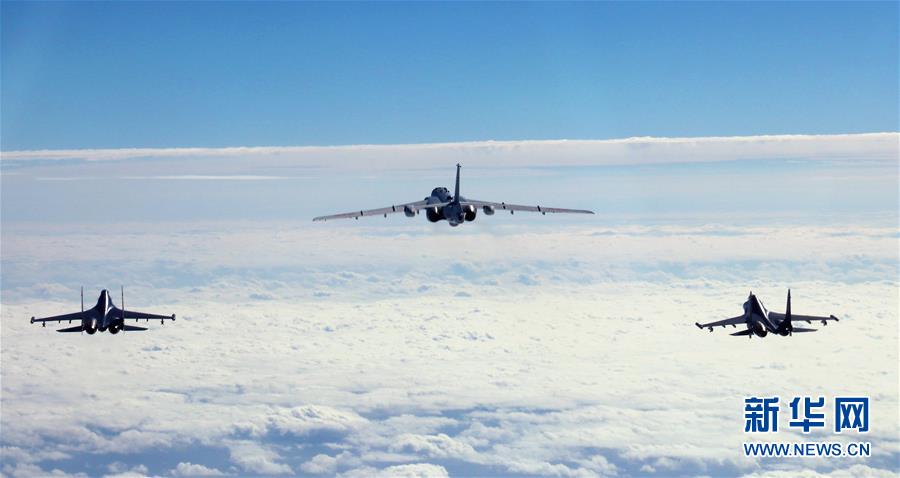 中國空軍爆撃機(jī)が南中國海で戦闘巡航