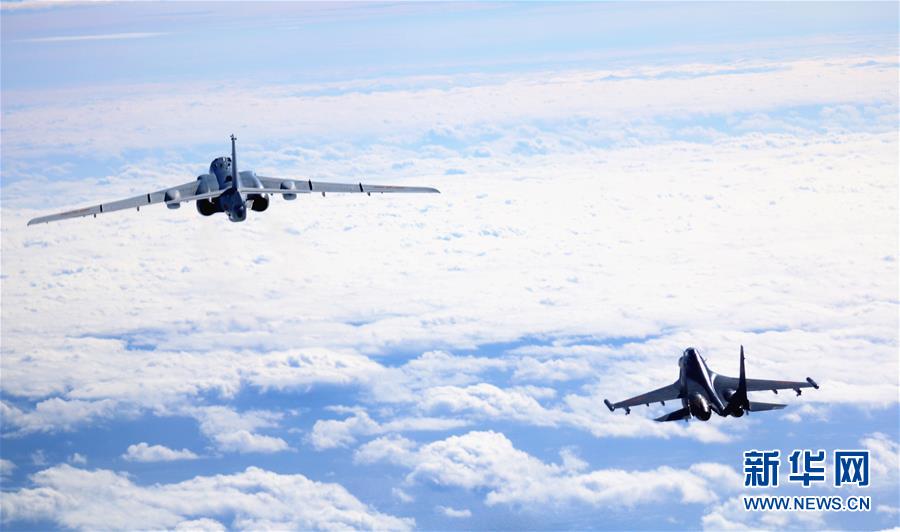 中國空軍爆撃機が南中國海で戦闘巡航