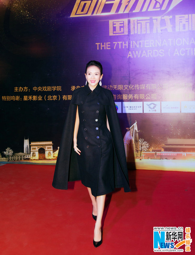 中國中央戯劇學院のイベントに「先輩」の女優(yōu)章子怡が登場